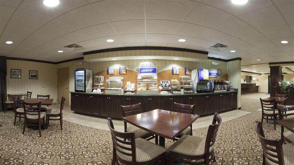 ホリデイ イン エクスプレス グリーンズバーグ Greensburg エクステリア 写真
